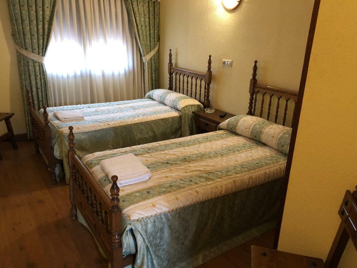 Hostal El Escudo Cilleruelo de Bezana Zewnętrze zdjęcie