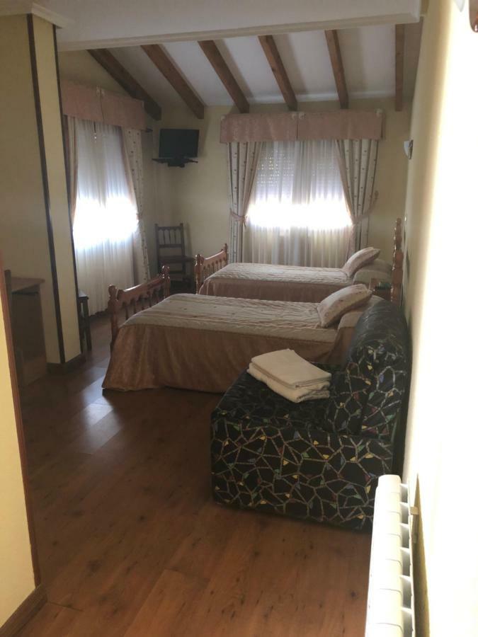 Hostal El Escudo Cilleruelo de Bezana Zewnętrze zdjęcie